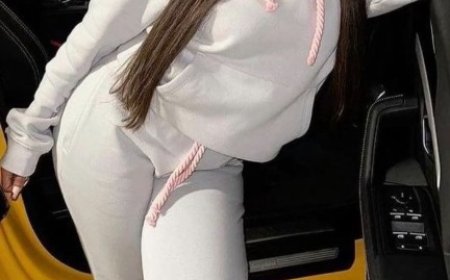 Why Do So Many People Keep Reaching for the Synaworld Tracksuit?